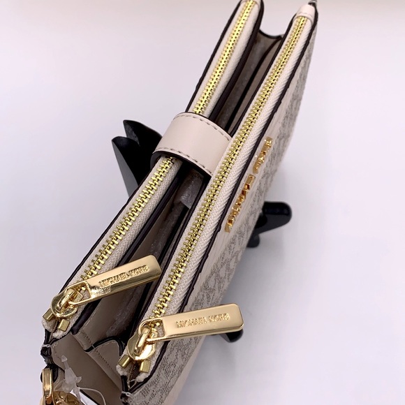 MICHAEL KORS
JET SET TRAVEL
 LIGHT CREAM MULTI
LG DOUBLE ZIP WRSTLT - Picture 10 of 13